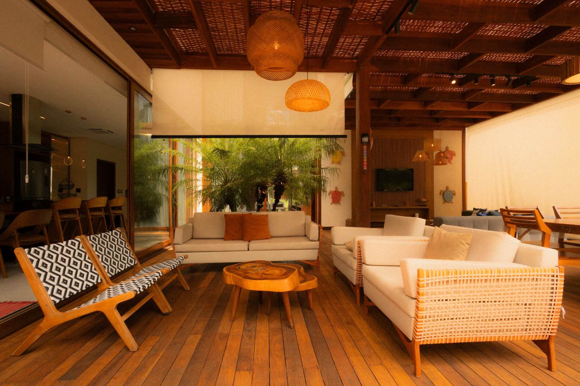 This image has an empty alt attribute; its file name is 004-vacation-home-investment.jpg